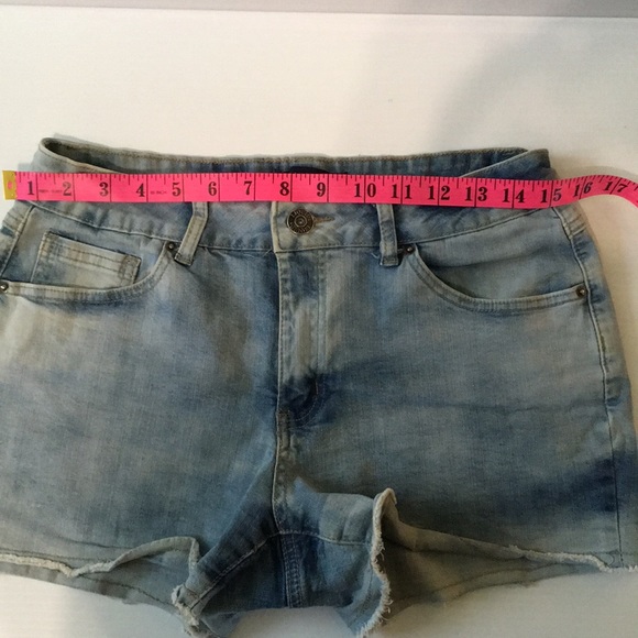 Jean Shorts Sz L . Light blue - Picture 10 of 13